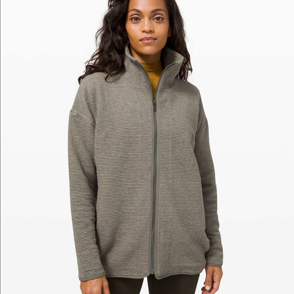 Lululemon peaceful moments full zip - size 10
